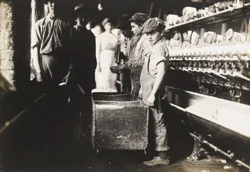 Junge Doffer in den Elk Cotton Mills, Fayetteville, Tennessee